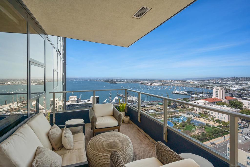 1325 Pacific Hwy 2206