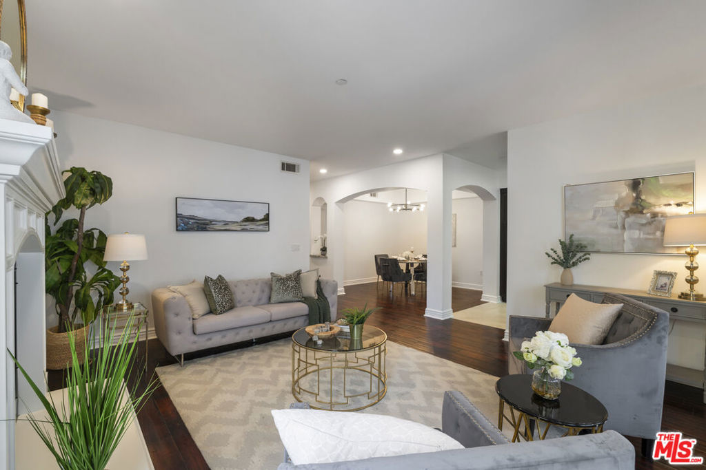 5057 Maplewood Avenue 202