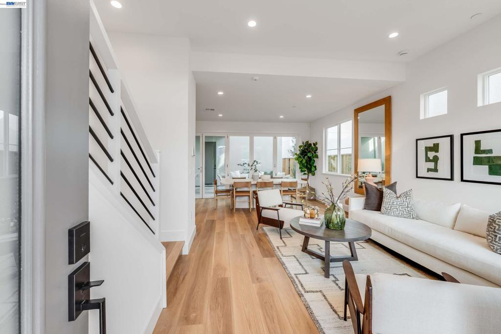 1887 1887 Cook Court