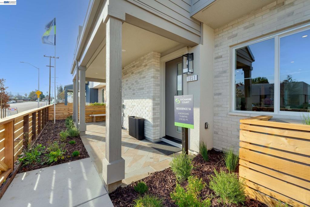 1887 1887 Cook Court