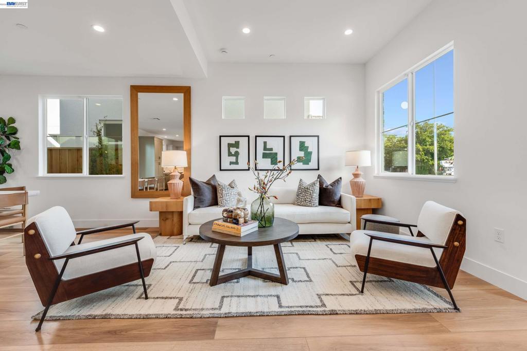 1887 1887 Cook Court