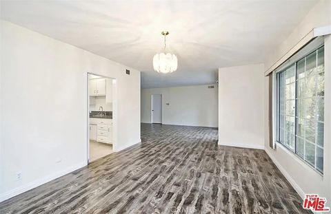 Photo of 837 S Windsor Boulevard #7, Los Angeles, CA 90005 (MLS # WS26102878)