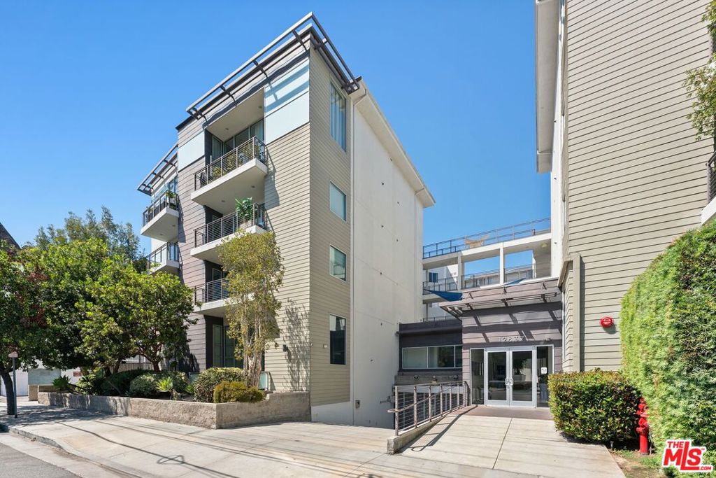 12837 Moorpark Street 313