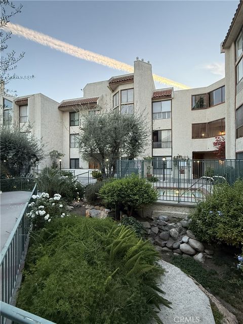 Photo of 5255 Zelzah Avenue #302, Encino, CA 91316 (MLS # SR26078216)