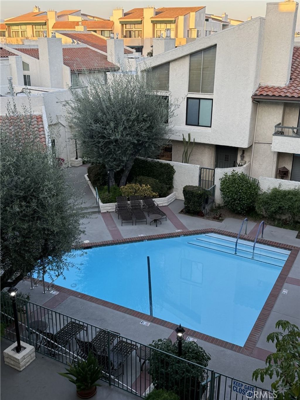 Photo of 5255 Zelzah Avenue #302, Encino, CA 91316 (MLS # SR26078216)