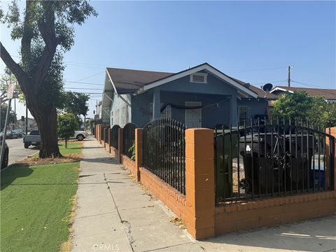 Photo of 1300 W 71st St, Los Angeles, CA 90044 (MLS # SR26066592)