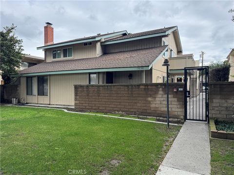 Photo of 5238 Hayter Ave #2, Lakewood, CA 90712 (MLS # PW25262413)