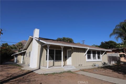 587 W Blaine Riverside CA 92507