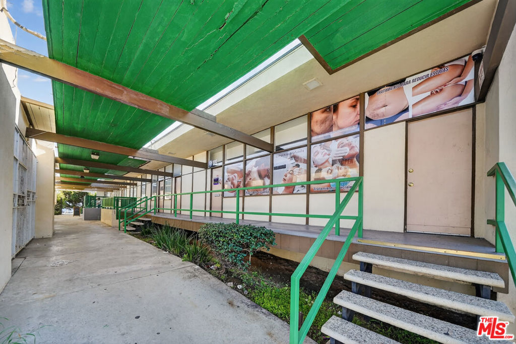 3001 W Beverly Boulevard