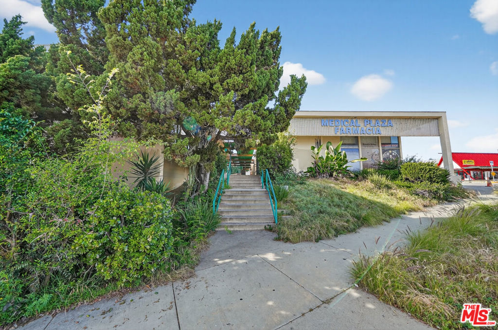 3001 W Beverly Boulevard