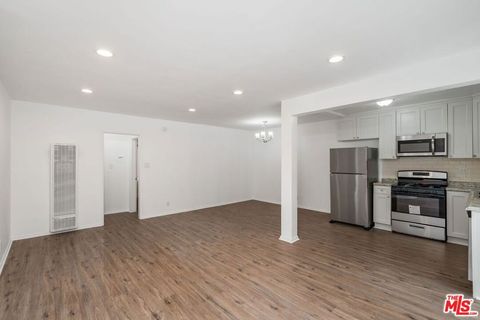 Photo of 7550 Fountain Ave #4, West Hollywood, CA 90046 (MLS # 26650485)