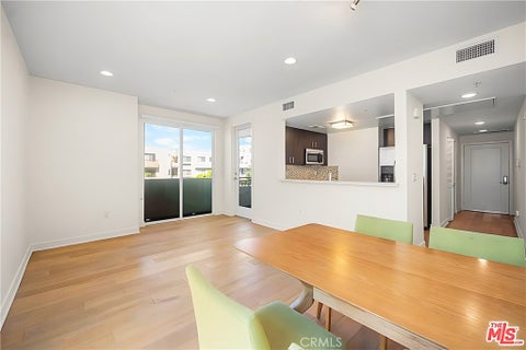 Photo of 436 S Virgil Avenue #312, Los Angeles, CA 90020 (MLS # SR26192506)