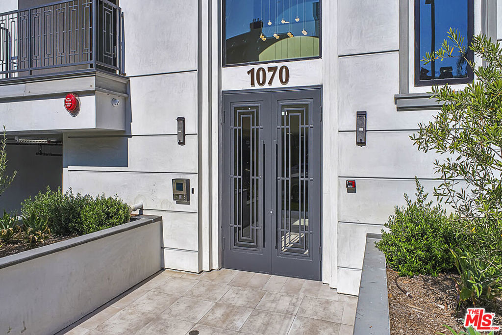 1070 S Bedford Street