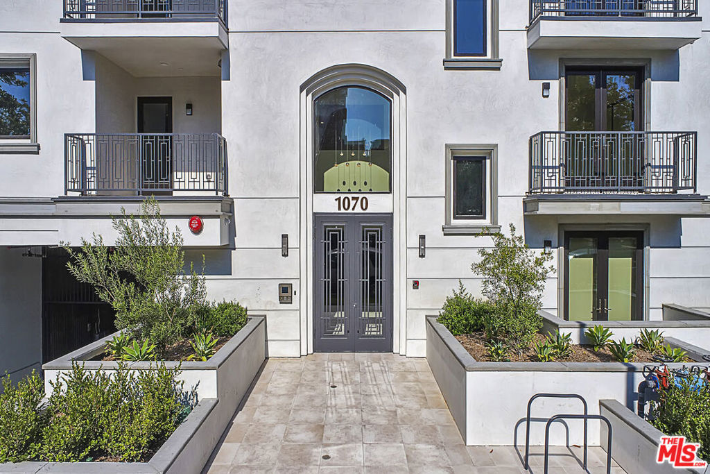 1070 S Bedford Street