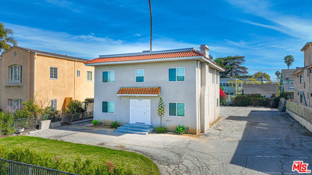 702 Crenshaw Boulevard