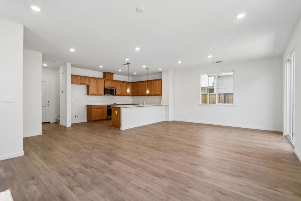 2221 Daisy Drive
