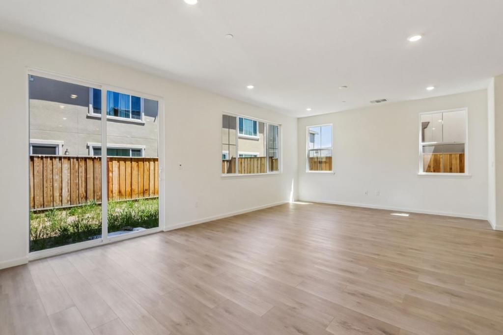 2221 Daisy Drive