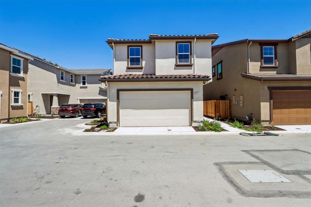 2221 Daisy Drive