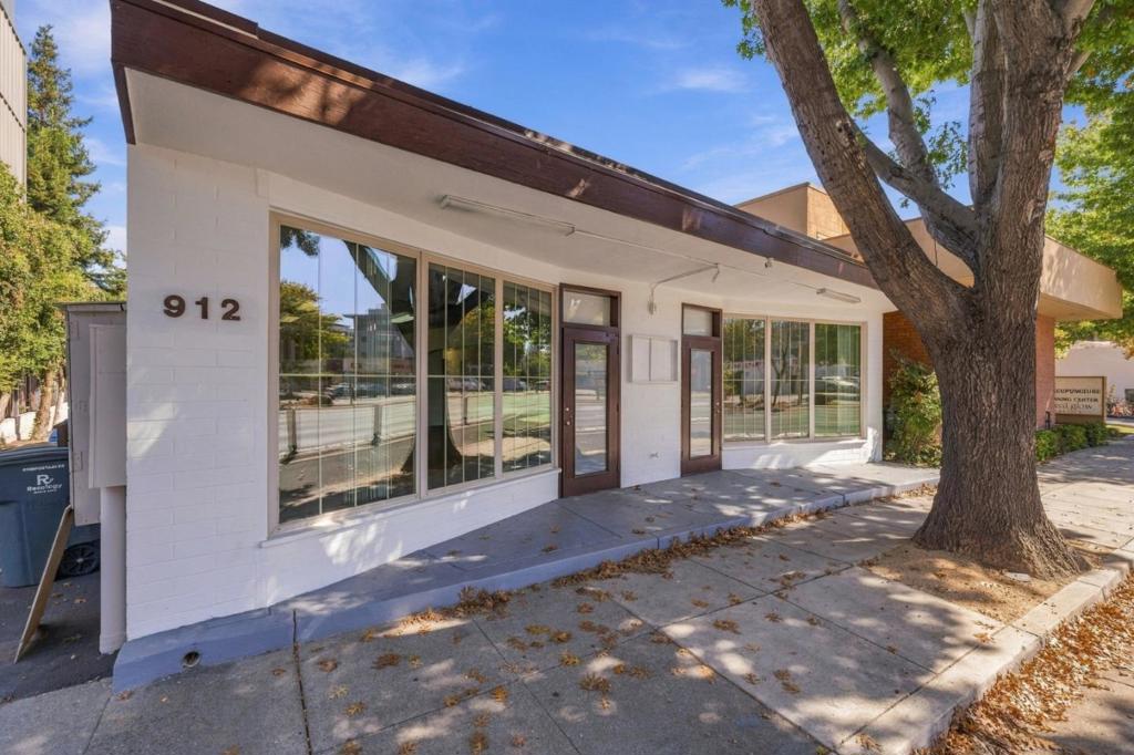 920 W El Camino Real