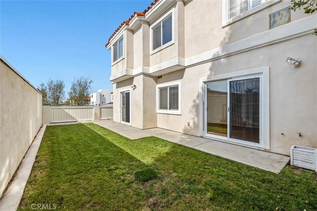 413 N Elena