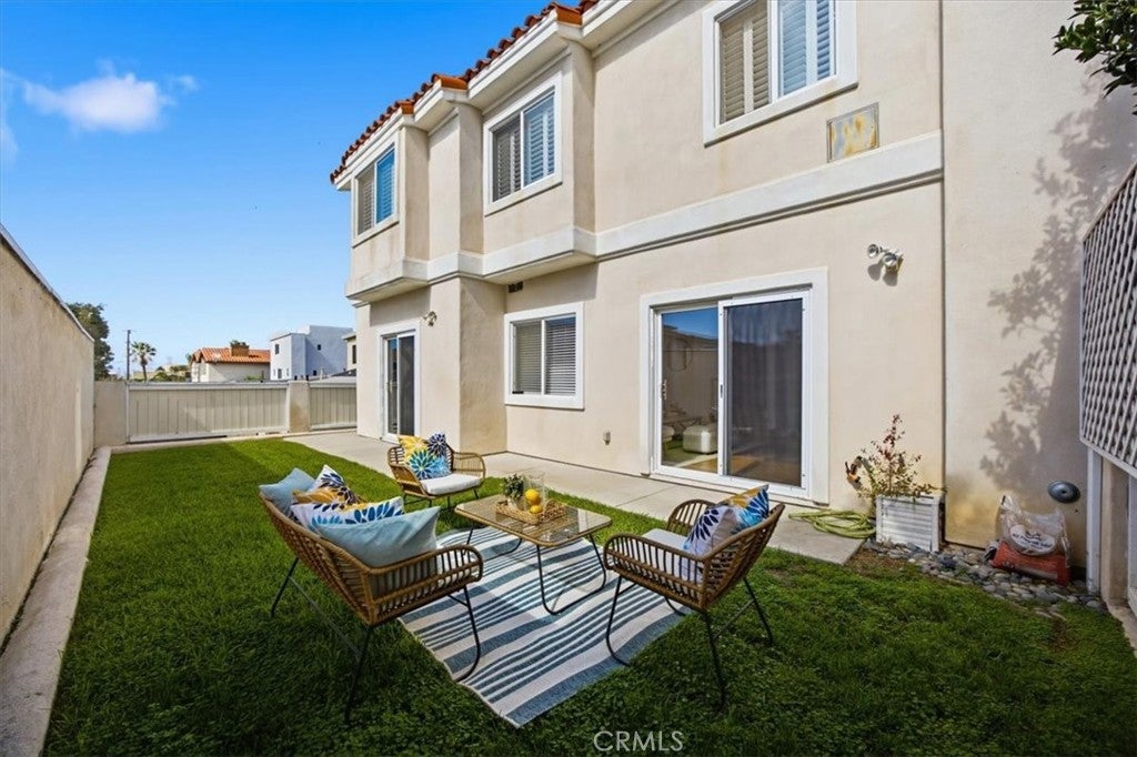 413 N Elena