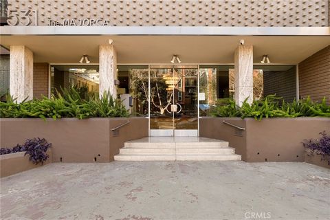 Photo of 531 N Rossmore Avenue #202, Los Angeles, CA 90004 (MLS # SR25269772)