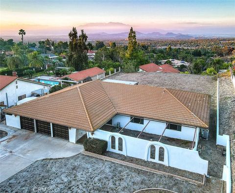 Photo of 16464 Rancho Escondido Dr, Riverside, CA 92506 (MLS # IV25242899) Photo of 16464 Rancho Escondido Dr, Riverside, CA 92506 (MLS # IV25242899)