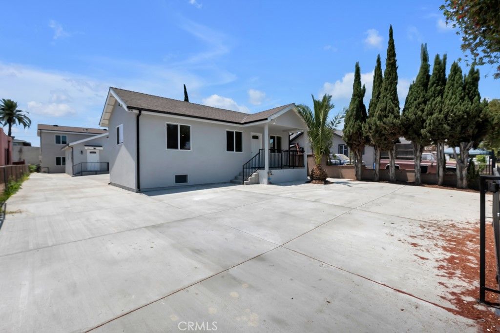 Photo of 1234 W 89th Street, Los Angeles, CA 90044 (MLS # SR25166354)