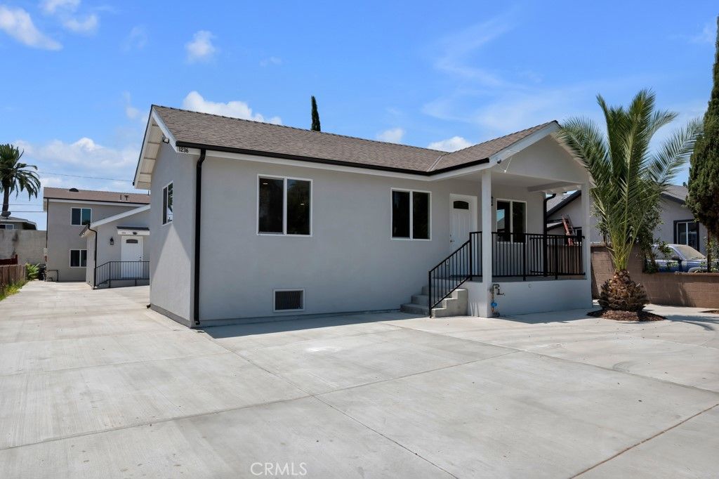 Photo of 1234 W 89th Street, Los Angeles, CA 90044 (MLS # SR25166354)