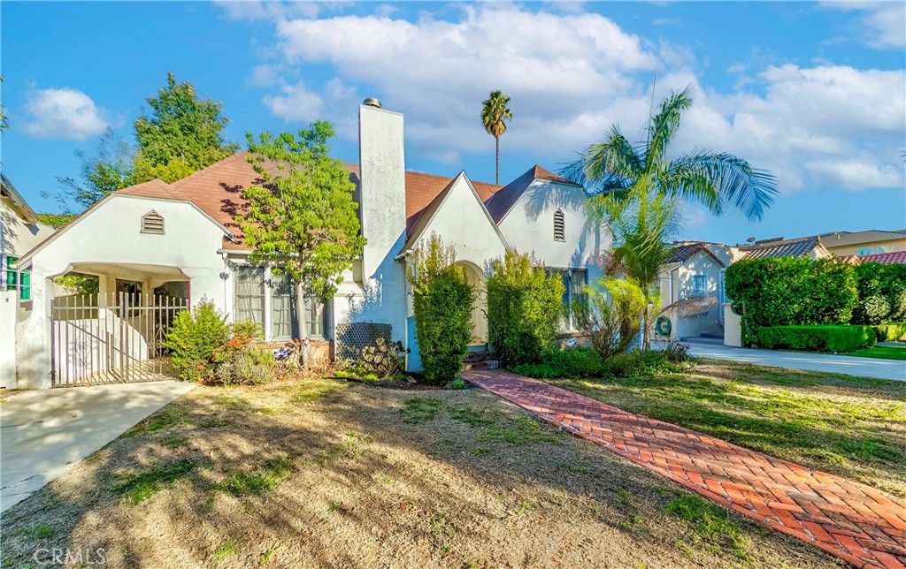 Photo of 1446 S Oakhurst Drive, Los Angeles, CA 90035 (MLS # SB25191664)