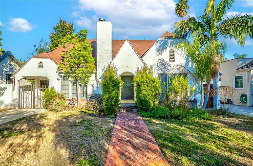 Photo of 1446 S Oakhurst Drive, Los Angeles, CA 90035 (MLS # SB25191664)