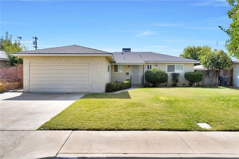Photo of 578 W Beverly Ave, Clovis, CA 93612 (MLS # MD25247149) Photo of 578 W Beverly Ave, Clovis, CA 93612 (MLS # MD25247149)