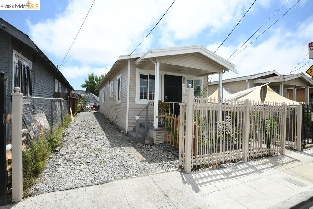 1090 70Th Ave Ave, Oakland CA 94621