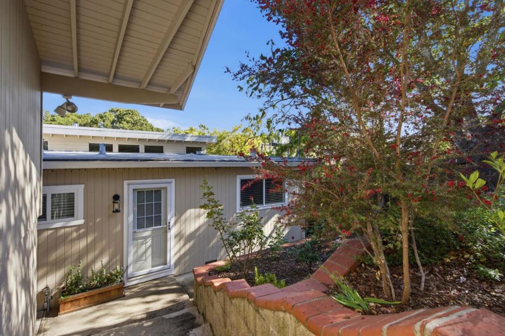 1912 Oak Knoll Drive