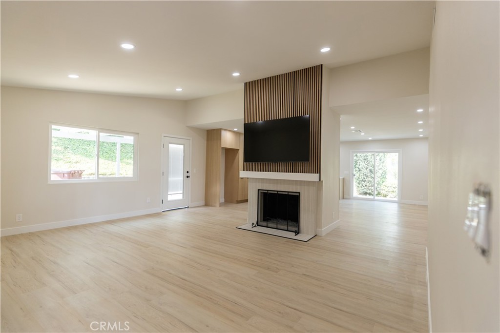 1925 Walnut Leaf Drive