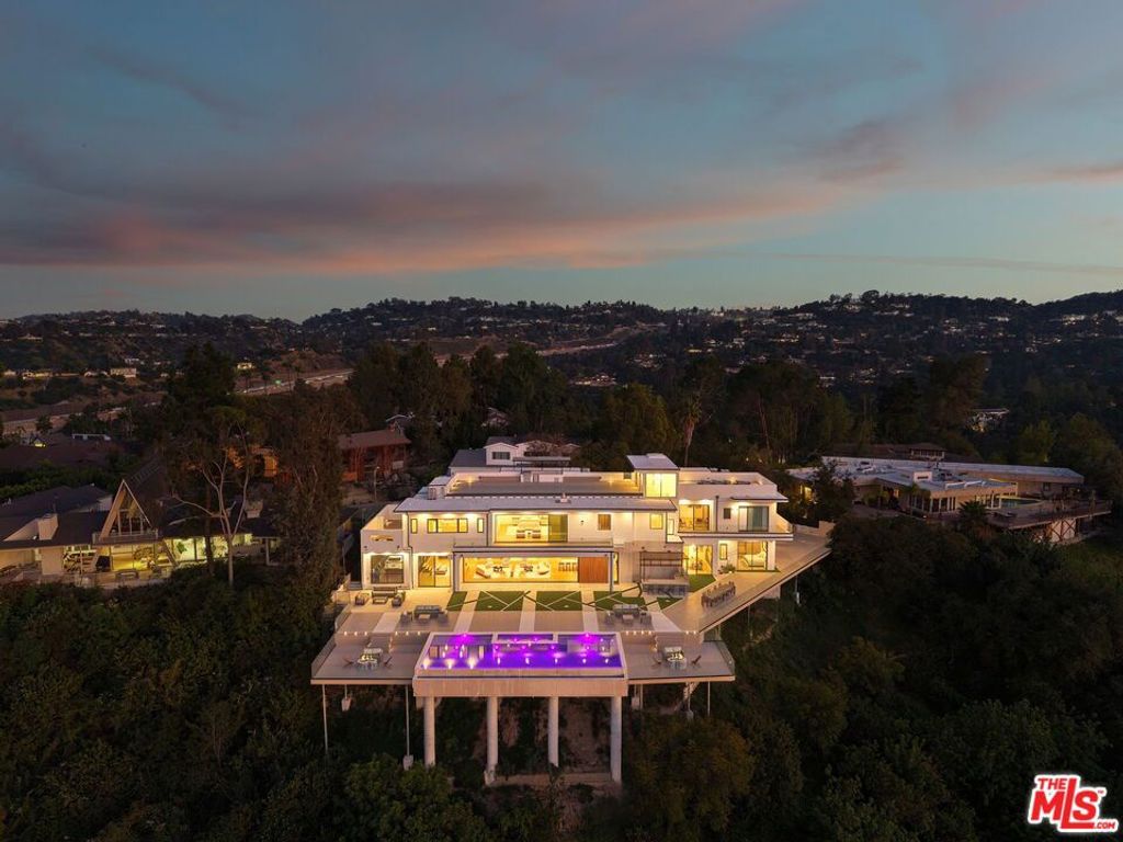 Photo of 4125 Royal Crest Place, Encino, CA 91436 (MLS # 26670179)