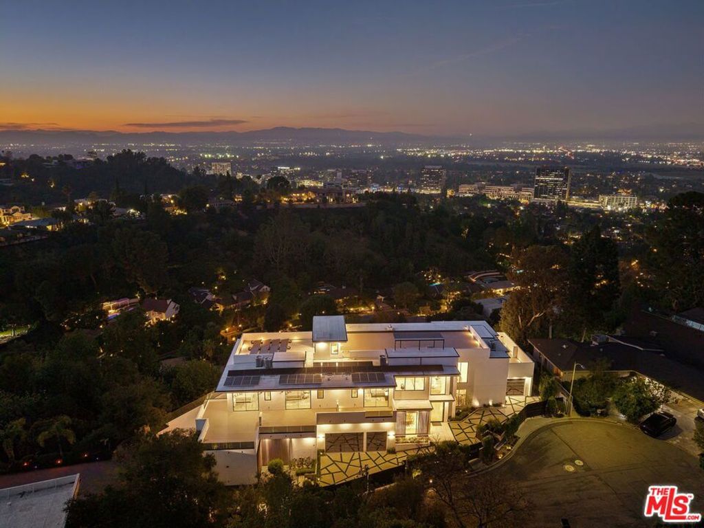 Photo of 4125 Royal Crest Place, Encino, CA 91436 (MLS # 26670179)