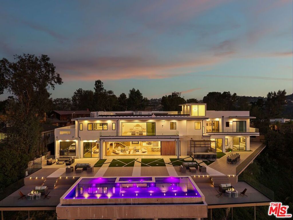 Photo of 4125 Royal Crest Place, Encino, CA 91436 (MLS # 26670179)