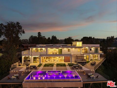 Photo of 4125 Royal Crest Place, Encino, CA 91436 (MLS # 26670179)