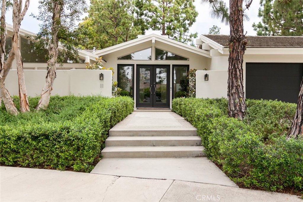 Photo of 11 Greenbriar Ln, Newport Beach, CA 92660 (MLS # NP26010913)