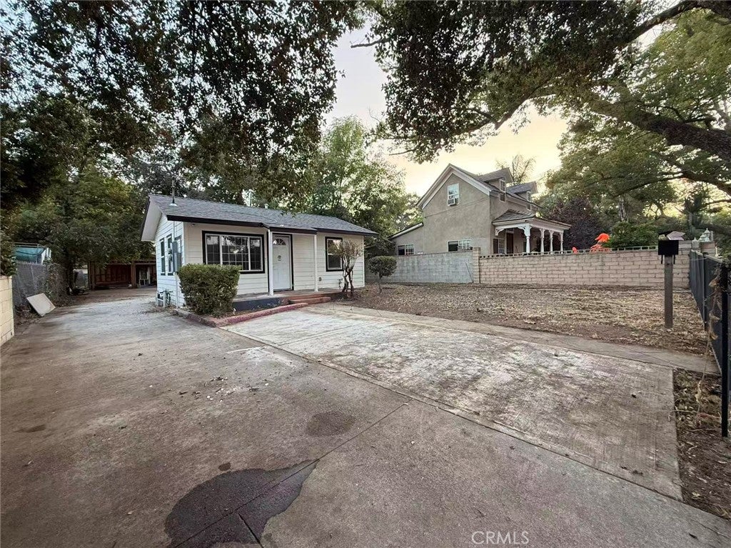 170 E Tremont