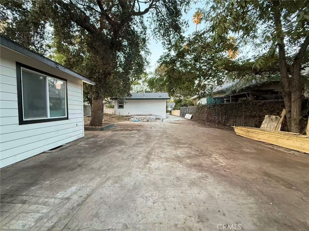 170 E Tremont
