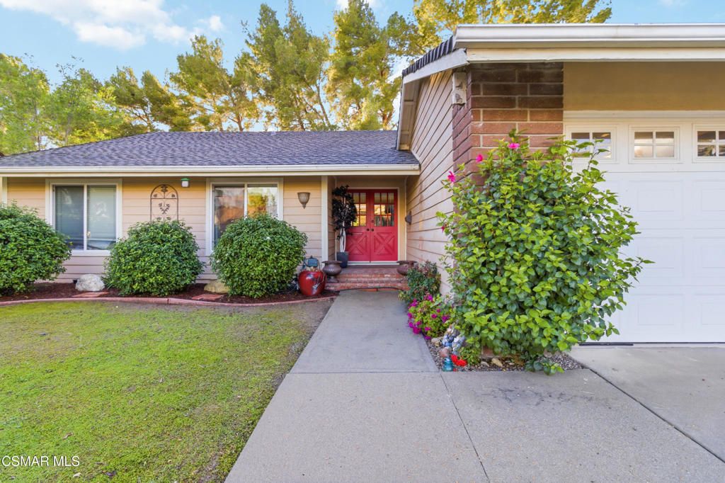 Photo of 1638 Sweet Briar Place, Thousand Oaks, CA 91362 (MLS # 226000753)