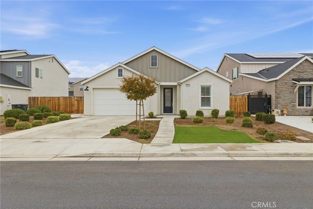 Photo of 6516 Walkers Glen Ln, Bakersfield, CA 93313 (MLS # SR26022444)