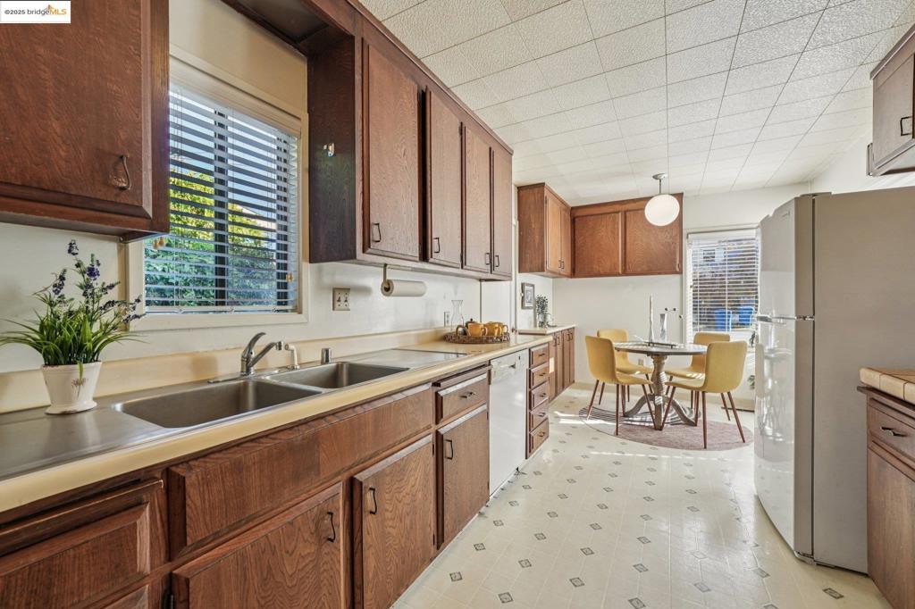 FAT APPLES - Residential