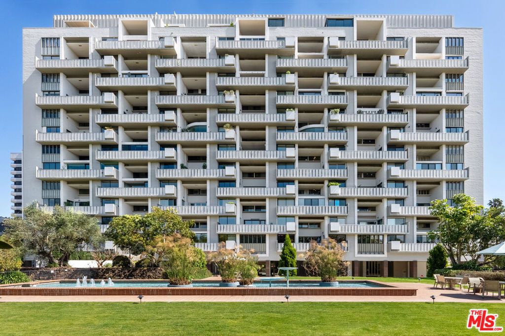 Photo of 10375 Wilshire Boulevard #2F, Los Angeles, CA 90024 (MLS # 25531355)