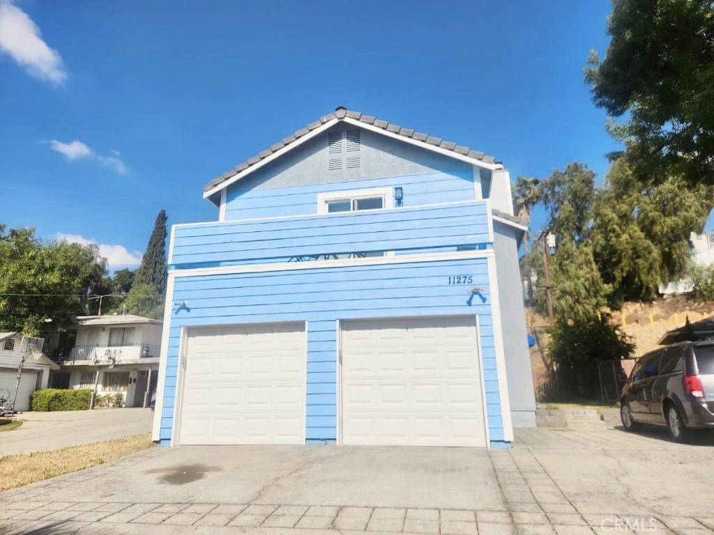 Beautiful 3 bedrooms,3 bathrooms townhouse in a duplex with a loft located in Loma Linda, walking distance to LLU.
Washer /dryer/fridge included. Excellent location, quiet neighborhood.