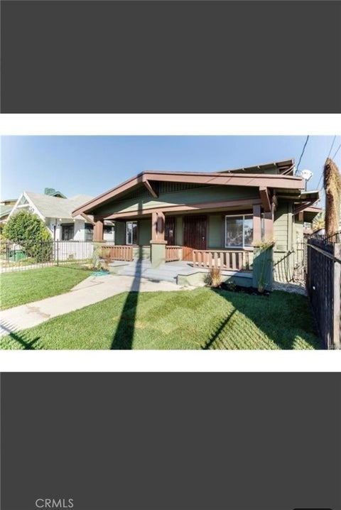 Photo of 317 W 51st St, Los Angeles, CA 90037 (MLS # SR26094467)