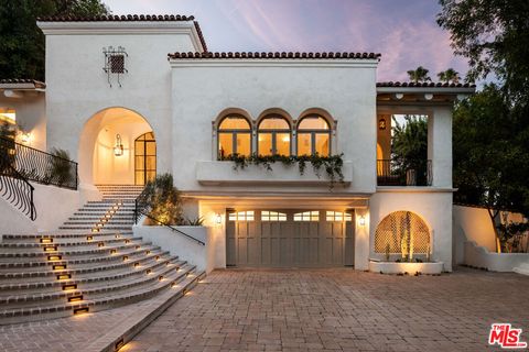Photo of 17647 BELINDA Street, Encino, CA 91316 (MLS # 26832253)