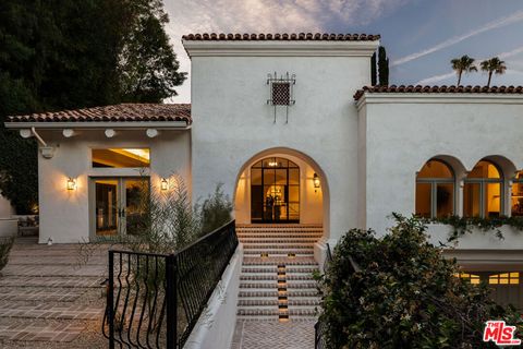 Photo of 17647 BELINDA Street, Encino, CA 91316 (MLS # 26832253)